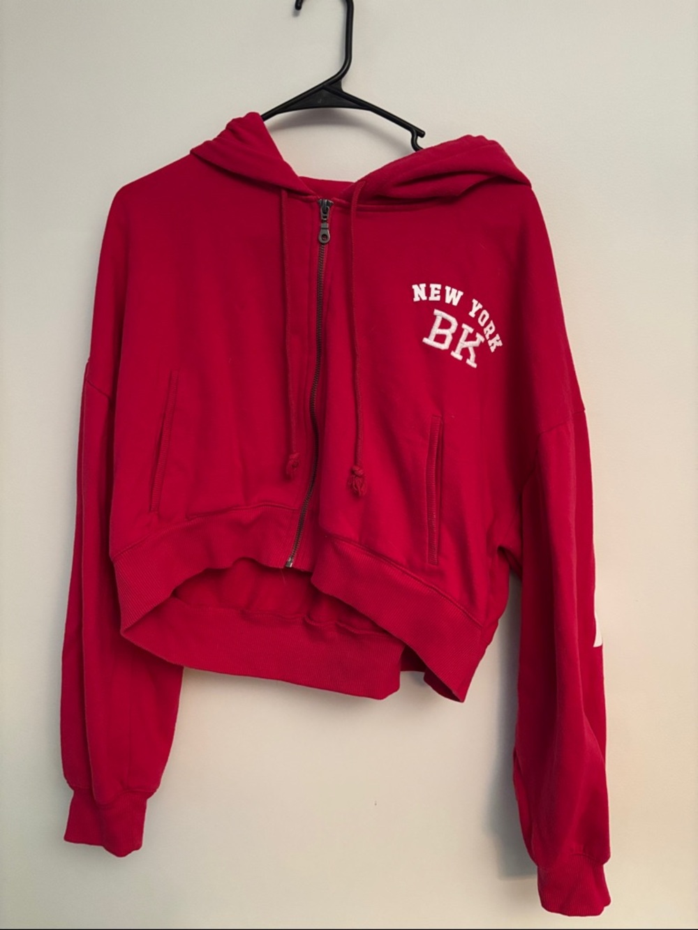 Red Cropped Hooded Sweatshirt with White 'NEW YORK' Lettering